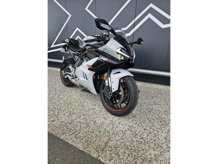 CF MOTO 675SR-R Dispo Noir ou Gris