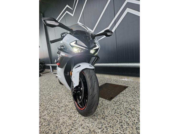 CF MOTO 675SR-R Dispo Noir ou Gris