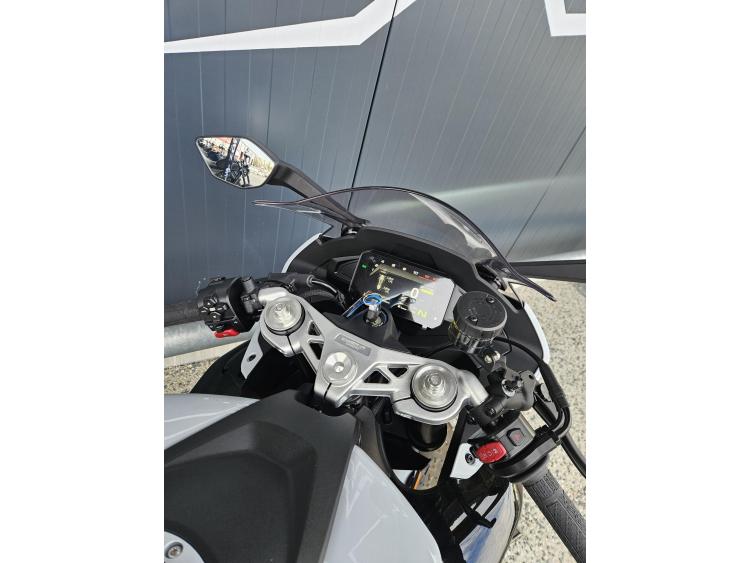 CF MOTO 675SR-R Dispo Noir ou Gris