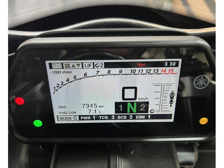 YAMAHA R1 2022