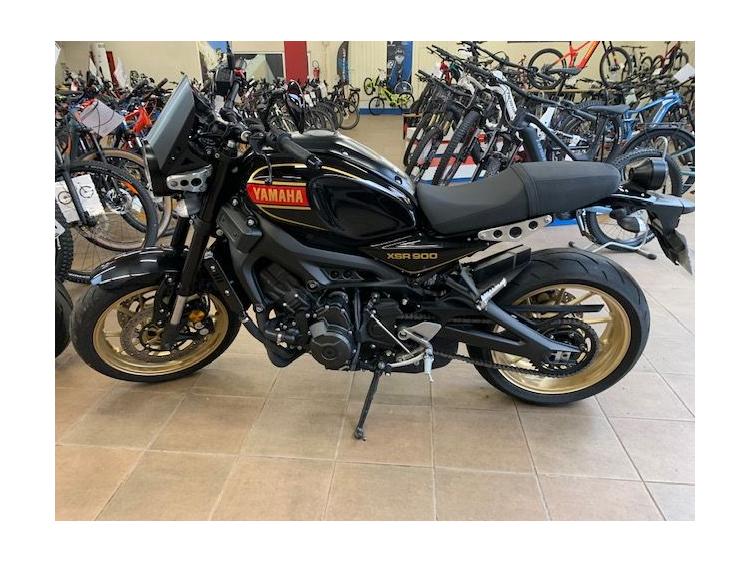 YAMAHA XSR 900