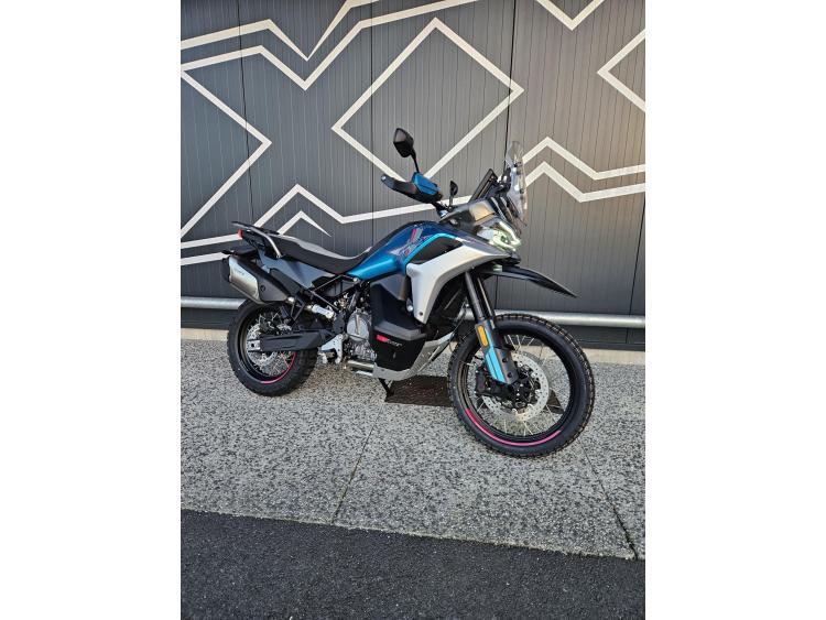 CF MOTO 800MT-X Dispo Noir ou Bleu 