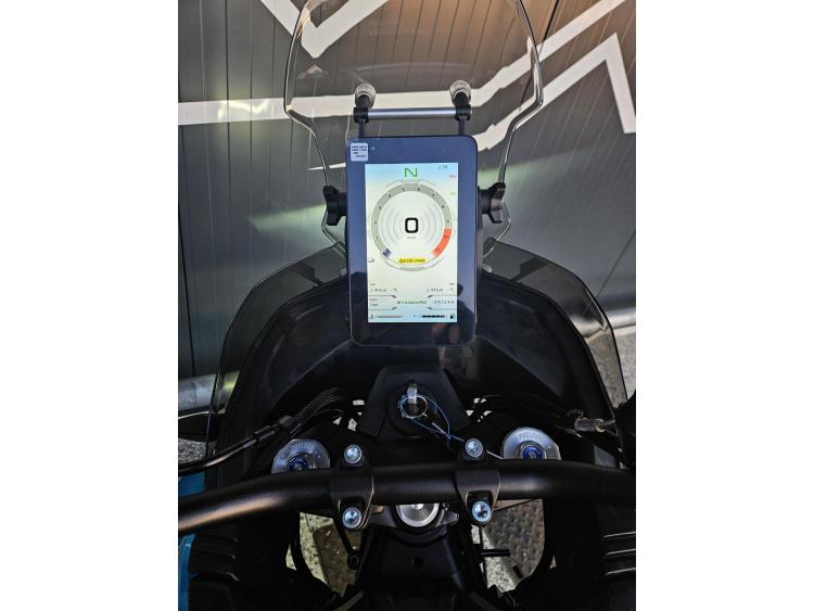 CF MOTO 800MT-X Dispo Noir ou Bleu 