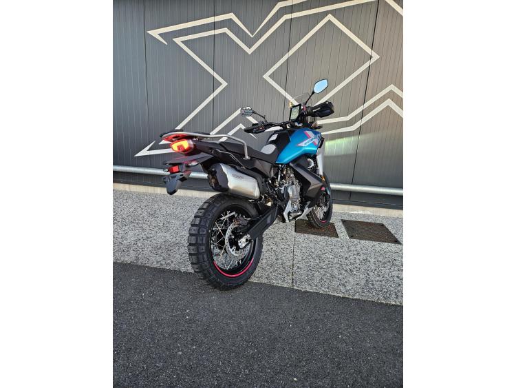 CF MOTO 800MT-X Dispo Noir ou Bleu 