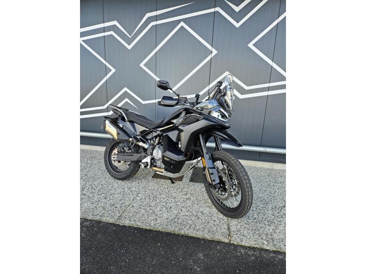 CF MOTO 800MT-X Dispo Noir ou Bleu 