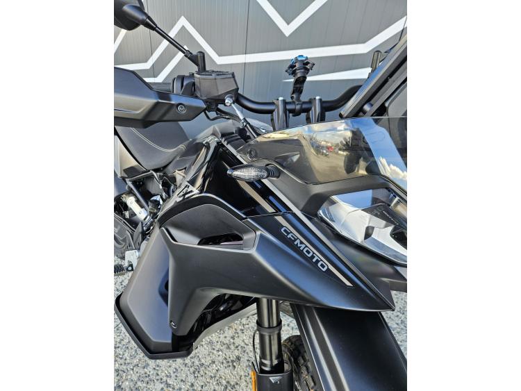 CF MOTO 800MT-X Dispo Noir ou Bleu 