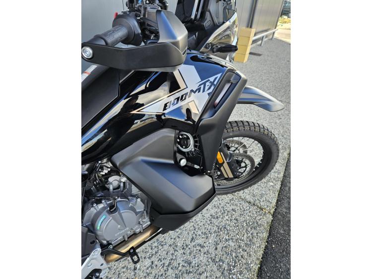 CF MOTO 800MT-X Dispo Noir ou Bleu 