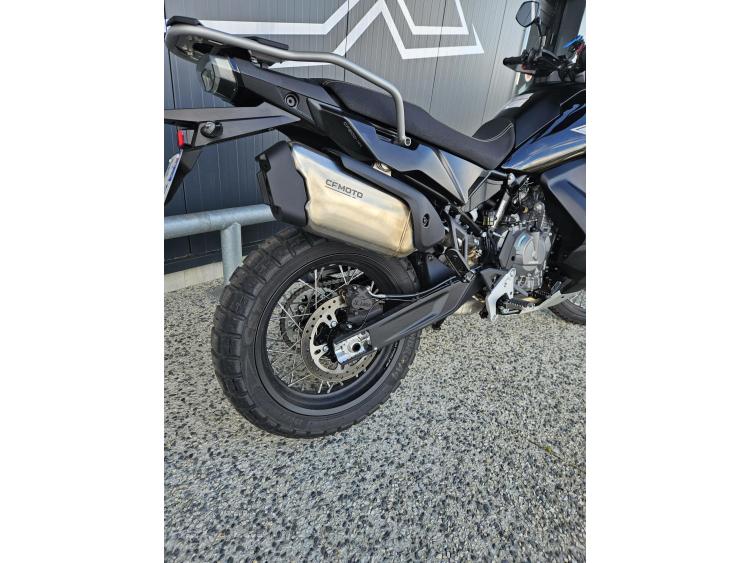 CF MOTO 800MT-X Dispo Noir ou Bleu 