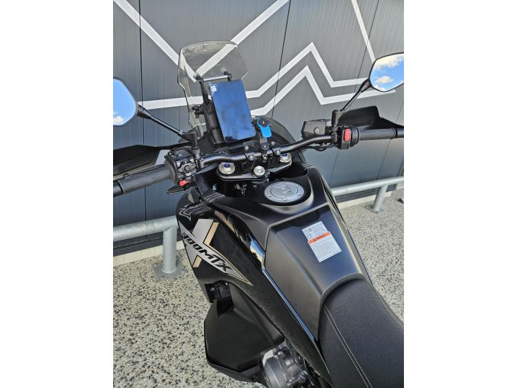 CF MOTO 800MT-X Dispo Noir ou Bleu 