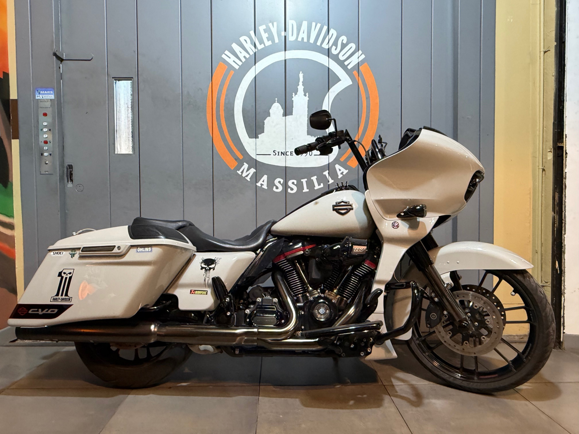 HARLEY-DAVIDSON TOURING ROAD GLIDE 1923 CVO