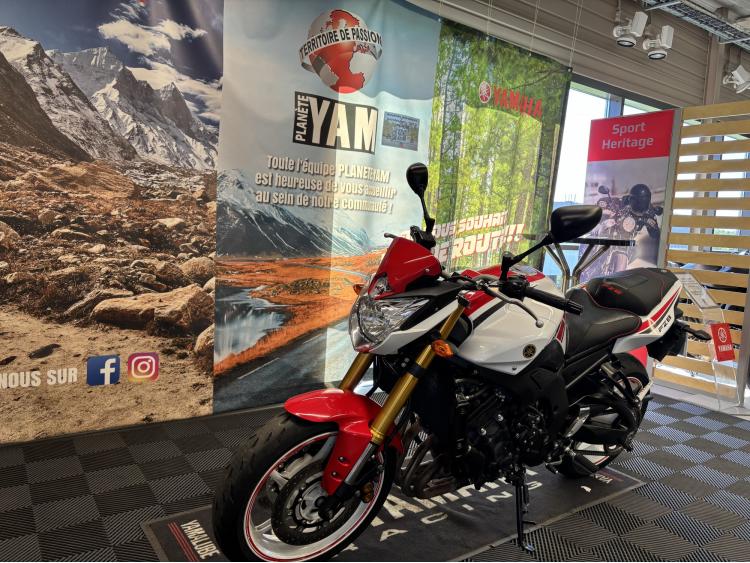YAMAHA FZ8
