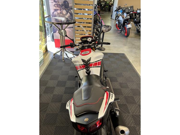 YAMAHA FZ8