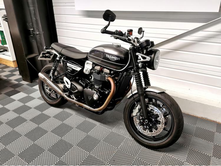 TRIUMPH SPEED TWIN 1200