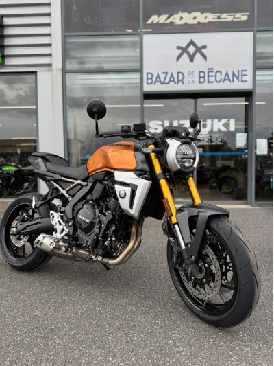 SUZUKI GSX-8T