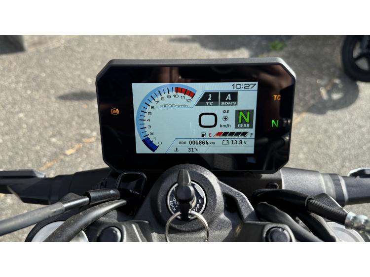 SUZUKI GSX-8T 