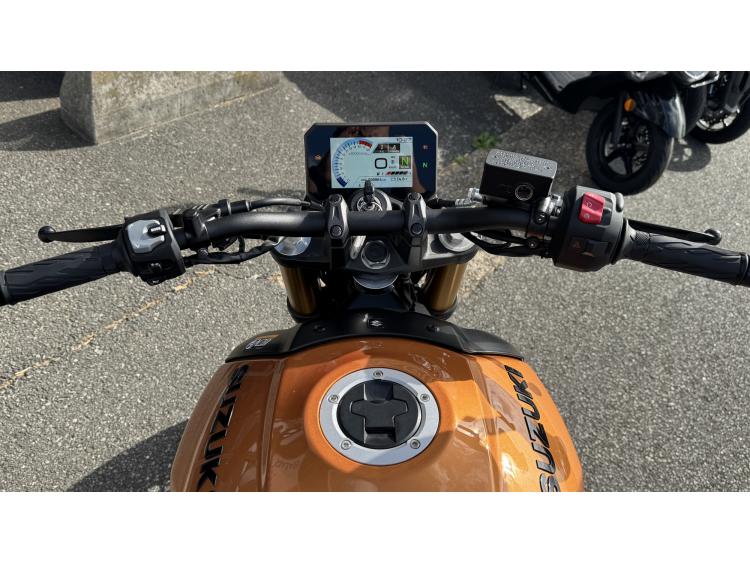 SUZUKI GSX-8T 