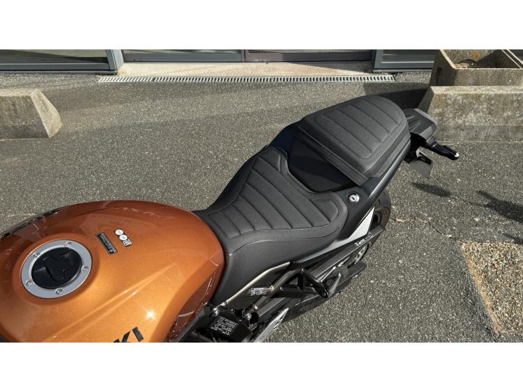 SUZUKI GSX-8T 