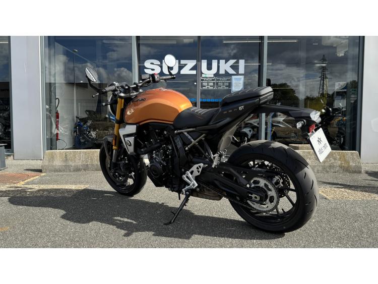 SUZUKI GSX-8T 