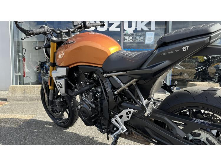 SUZUKI GSX-8T 