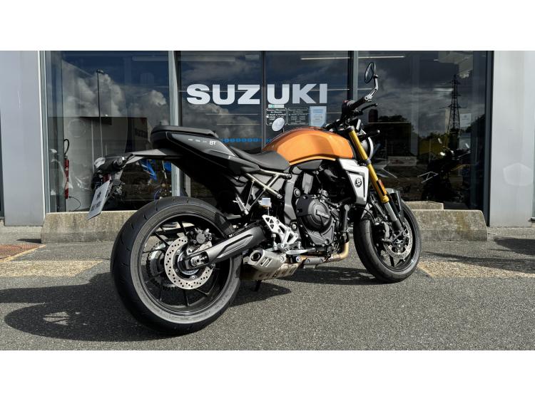 SUZUKI GSX-8T 