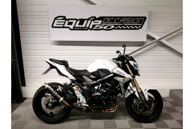 SUZUKI GSR 750