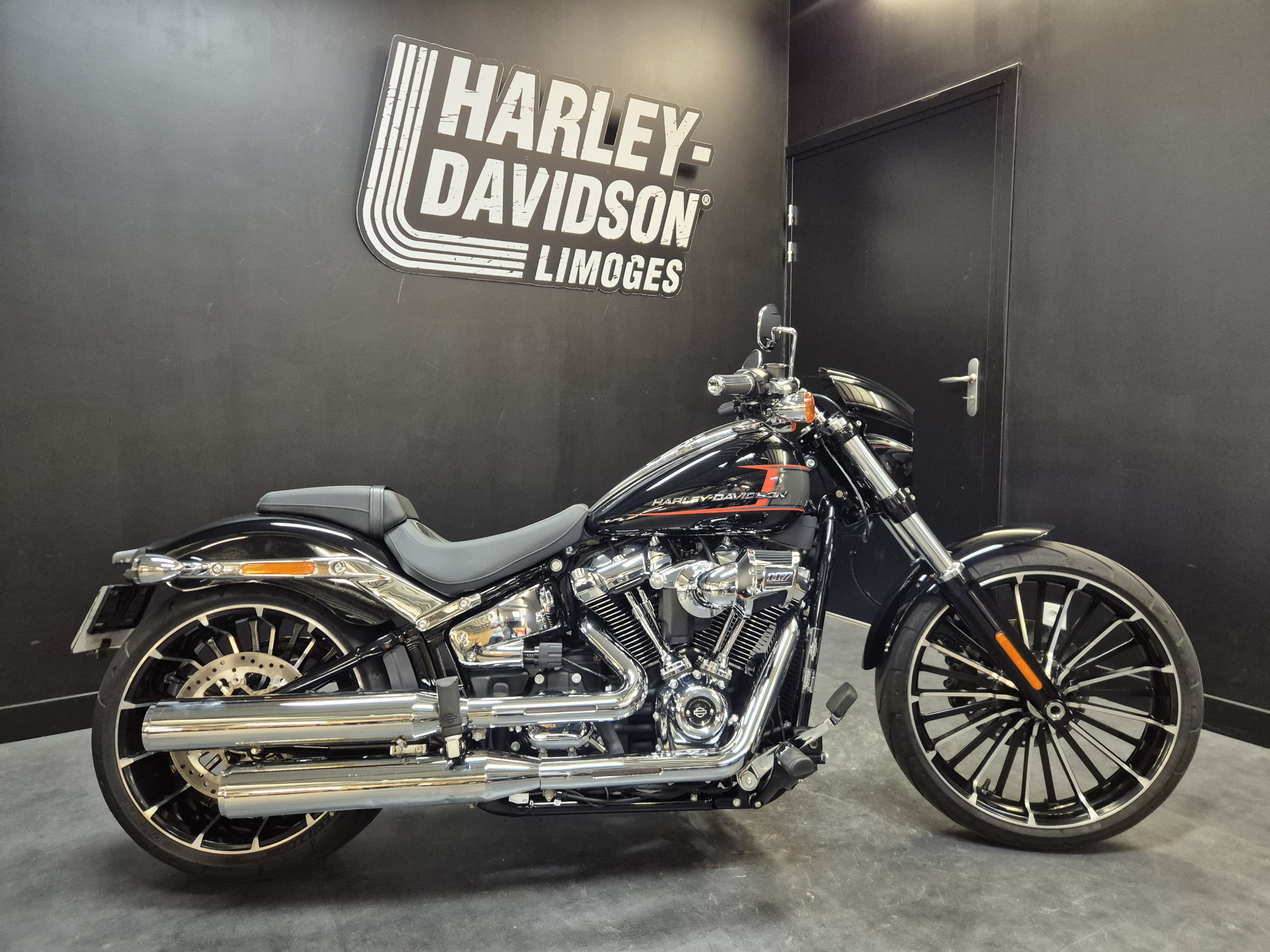 HARLEY-DAVIDSON SOFTAIL BREAKOUT 1923