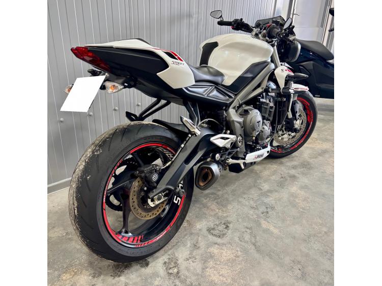 TRIUMPH STREET TRIPLE 660 S A2