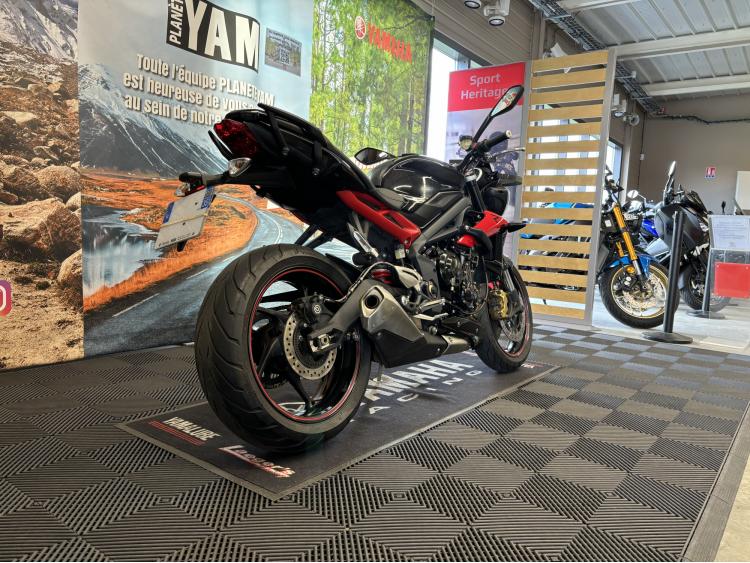 TRIUMPH STREET TRIPLE 675 R