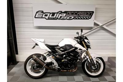 SUZUKI GSR 750