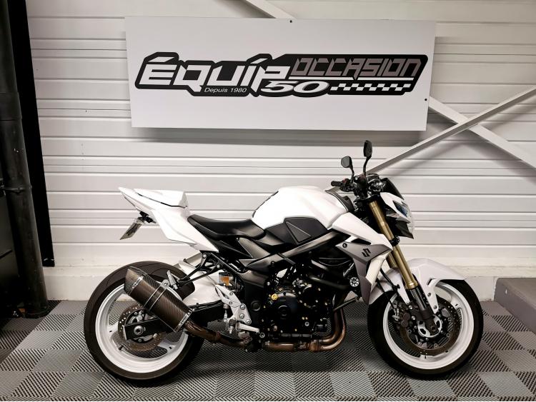SUZUKI GSR 750 GSR750