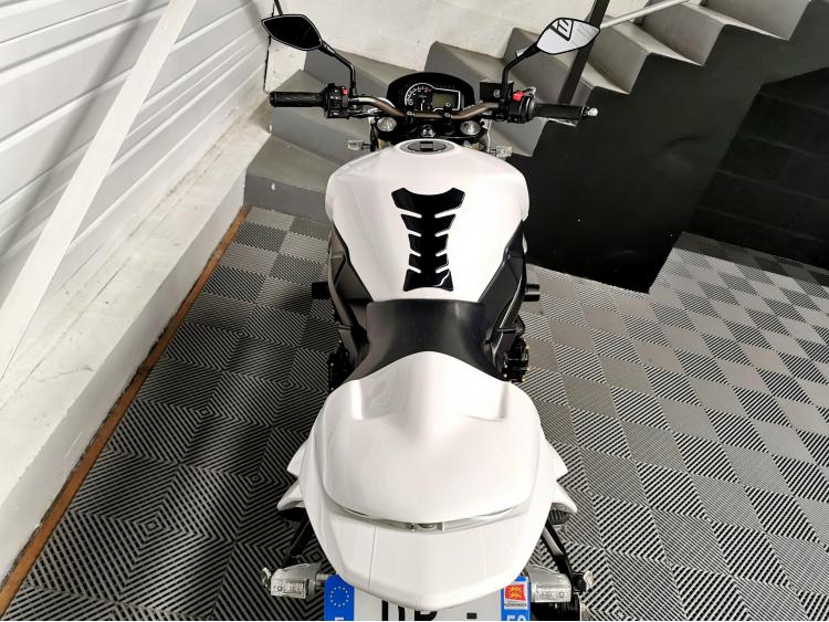 SUZUKI GSR 750 GSR750