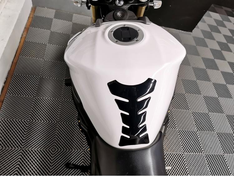 SUZUKI GSR 750 GSR750