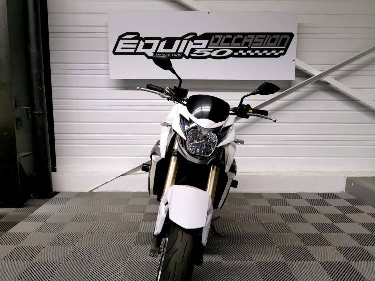 SUZUKI GSR 750 GSR750