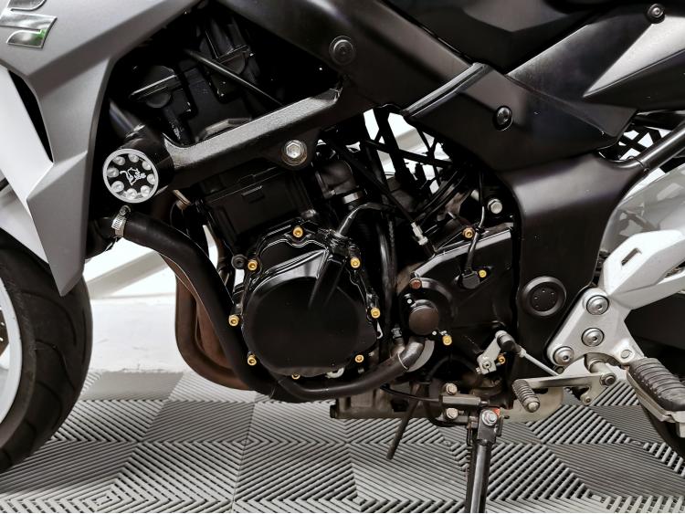 SUZUKI GSR 750 GSR750