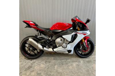 YAMAHA YZF 1000 R1