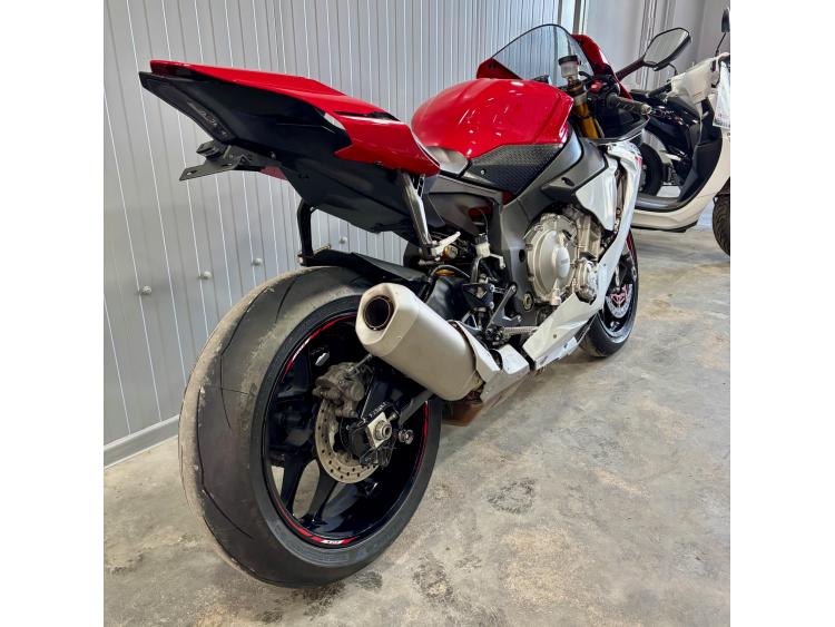 YAMAHA YZF 1000 R1