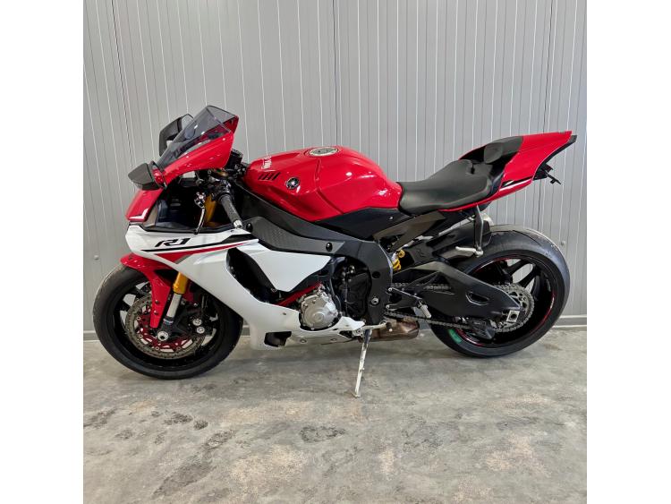 YAMAHA YZF 1000 R1