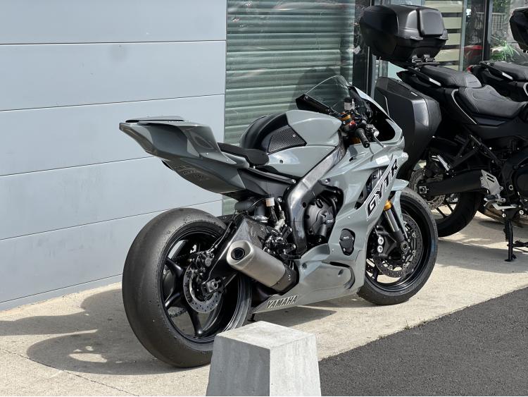 YAMAHA YZF-R6 RACE