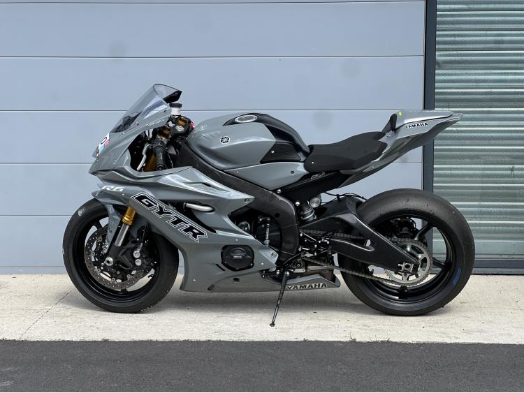 YAMAHA YZF-R6 RACE