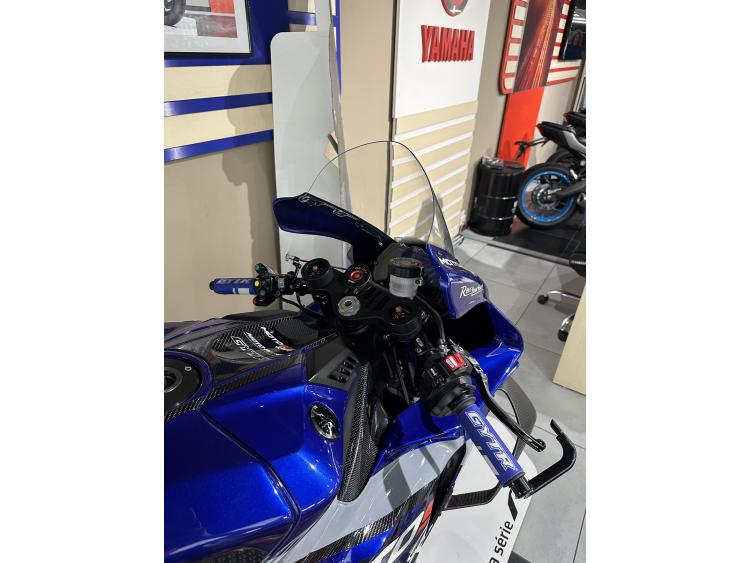 YAMAHA YZF 1000 R1
