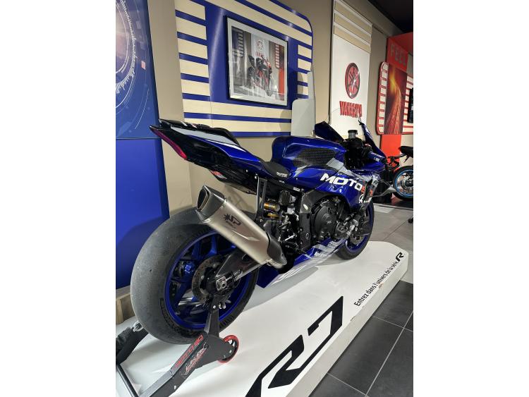 YAMAHA YZF 1000 R1