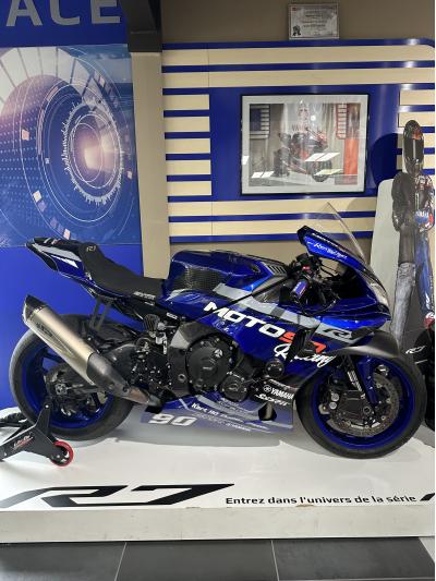 YAMAHA YZF 1000 R1