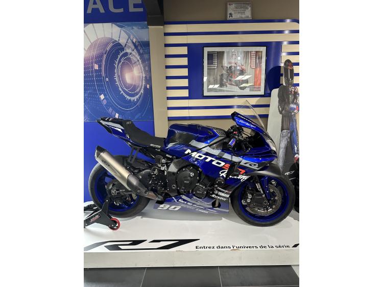 YAMAHA YZF 1000 R1