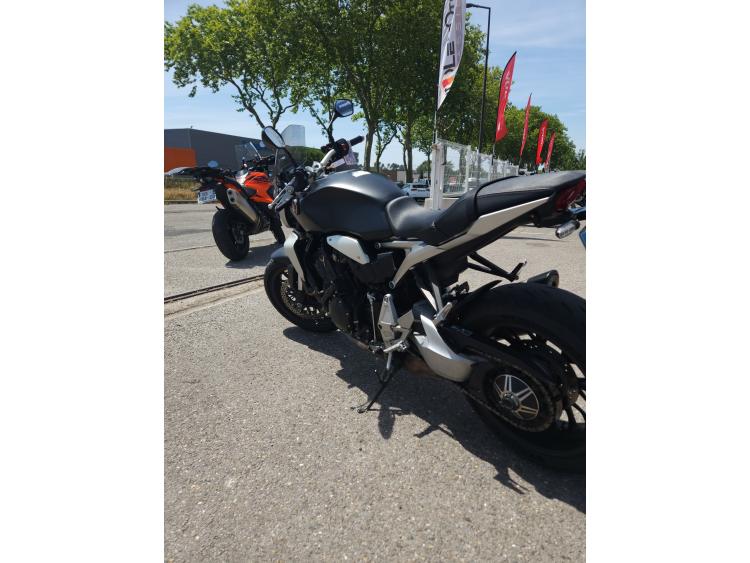 HONDA CB 1000 R