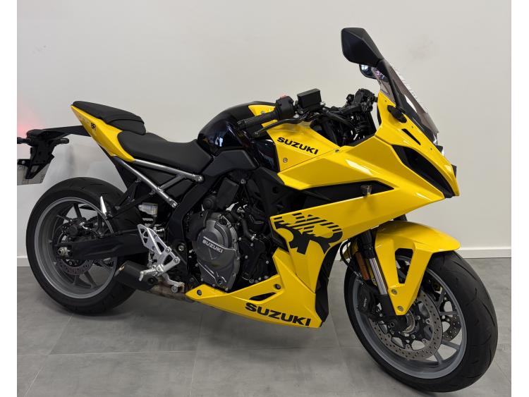 SUZUKI GSX-8R