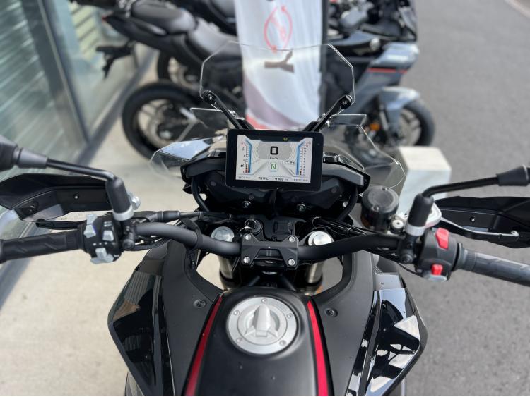 QJ MOTOR SRT 800 SX