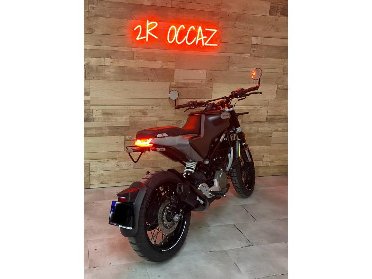 HUSQVARNA SVARTPILEN 125 ABS