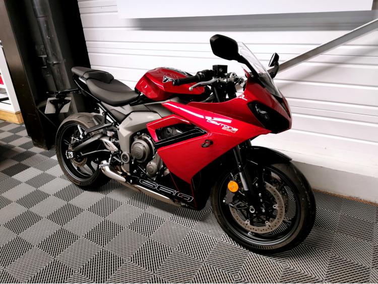 TRIUMPH DAYTONA 660 - 1ère Main - Eligible au permis A2