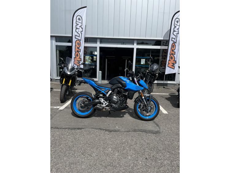 SUZUKI GSX-8S A2