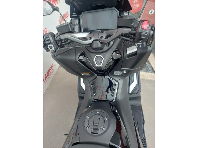YAMAHA XP T-MAX 560 TECH MAX Pack BCD + Ligne Akrapovic Titane